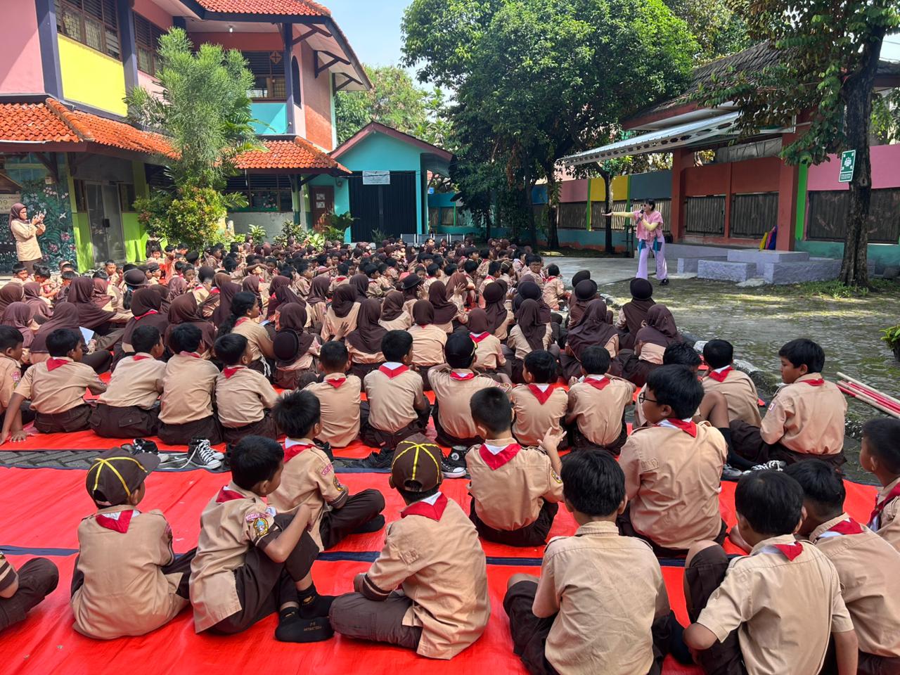 Wisata LiterAsyik Ke SDN Penggilingan 09